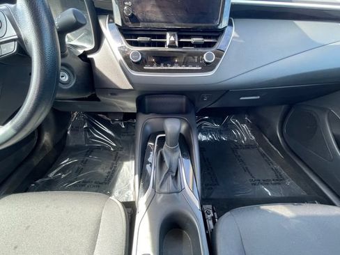 Used 2025 Toyota Corolla LE FWD image 11