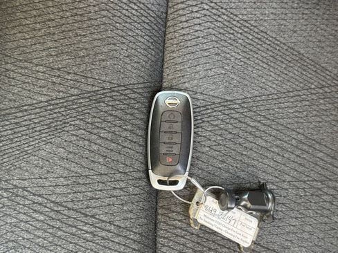 Used 2025 Nissan Rogue SV FWD image 21