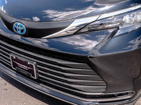 Used 2024 Toyota Sienna LE w/ LE Plus Package AWD/4WD image 7
