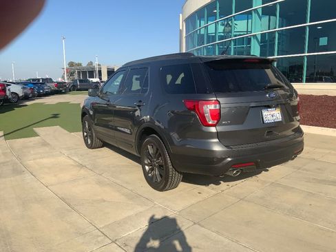 Used 2018 Ford Explorer XLT w/ Equipment Group 202A image 6