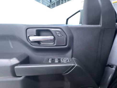 Used 2025 Chevrolet Silverado 1500 Custom image 12