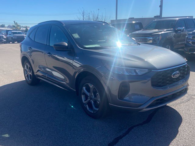 Used 2024 Ford Escape ST-Line w/ Tech Pack #1 AWD/4WD image 3