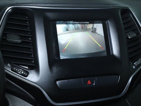 Used 2019 Jeep Cherokee Latitude Plus w/ Cold Weather Group image 29