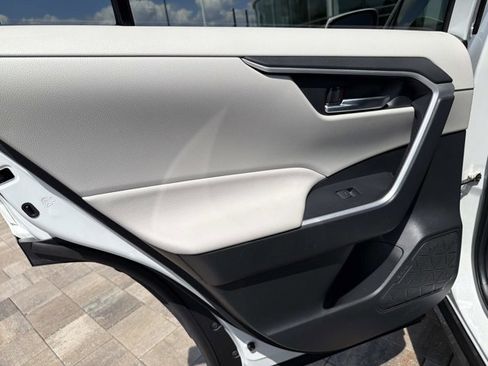 Used 2023 Toyota RAV4 XLE Premium image 16