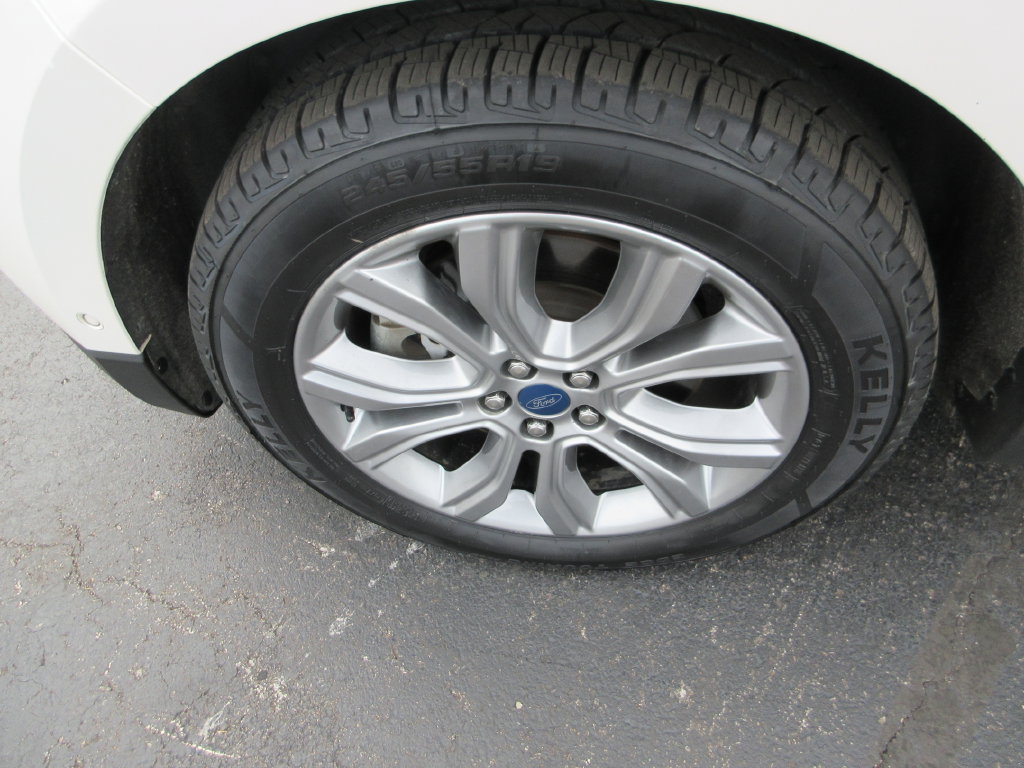 Used 2019 Ford Edge Titanium w/ Equipment Group 301A AWD/4WD image 14