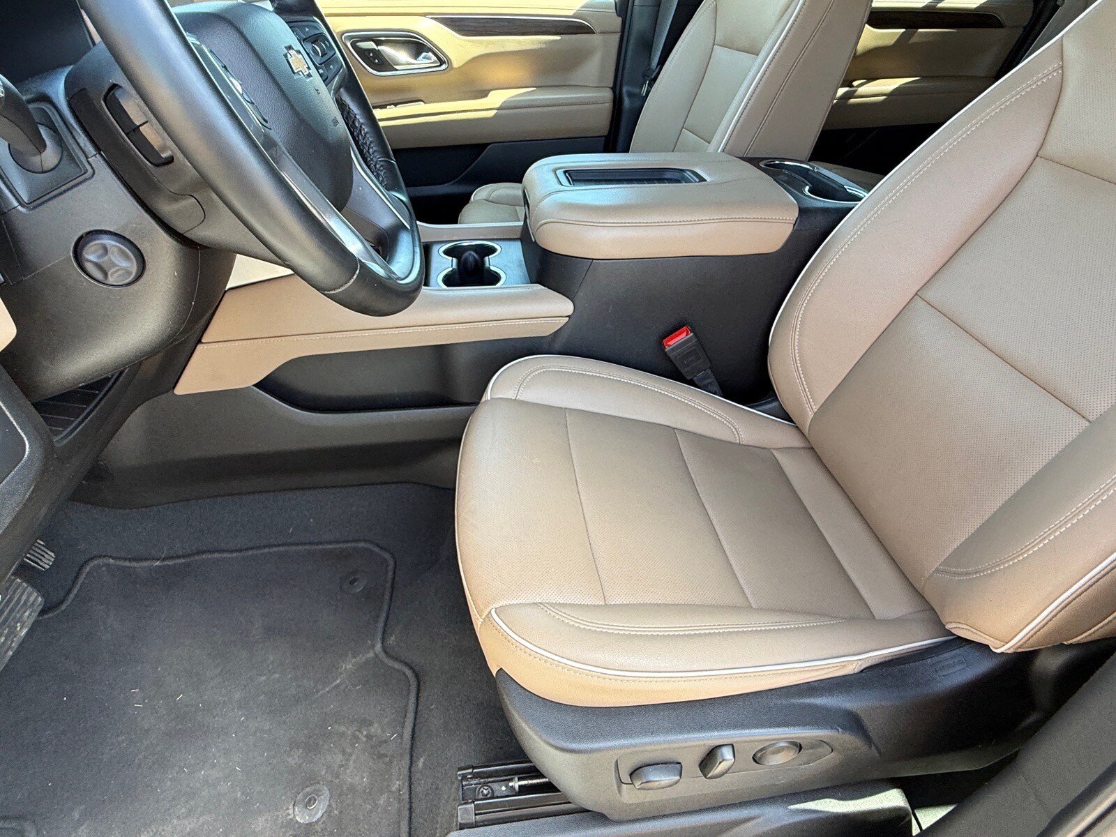 Used 2024 Chevrolet Suburban Premier AWD/4WD image 14