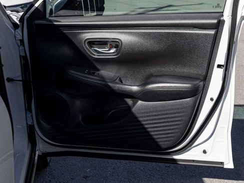 Used 2025 Honda HR-V LX image 13