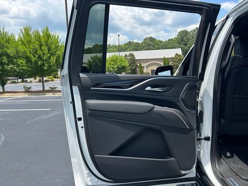 Used 2024 Cadillac Escalade ESV Sport w/ LPO, ONYX Package AWD/4WD image 61