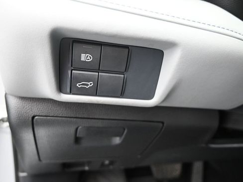 Used 2021 Toyota Highlander XLE image 21