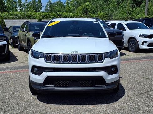Used 2024 Jeep Compass Latitude AWD/4WD image 20