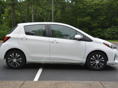 Used 2016 Toyota Yaris L FWD image 4