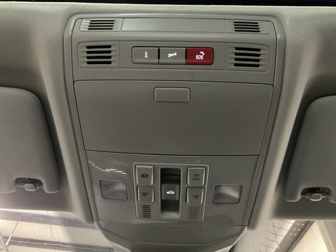 Used 2024 Volkswagen Jetta SE FWD image 31