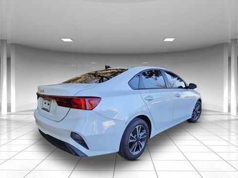 Used 2024 Kia Forte LXS image 3