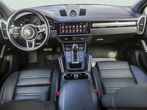 Used 2022 Porsche Cayenne Platinum Edition image 29