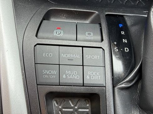 Used 2025 Toyota RAV4 XLE AWD/4WD image 24