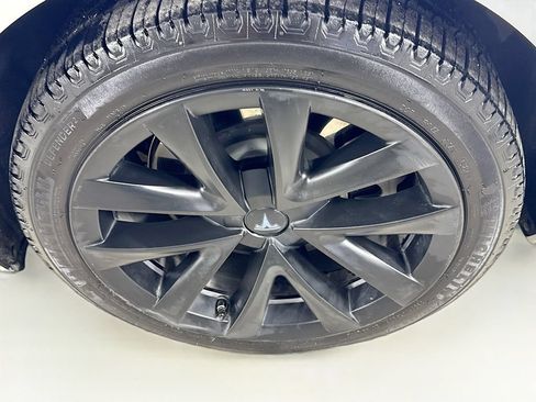 Used 2023 Tesla Model 3 Standard Range RWD image 40