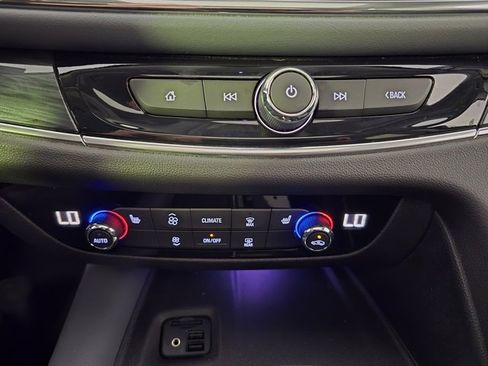 Used 2021 Buick Enclave Essence w/ Sound and Sites Package image 19