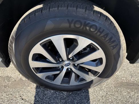 Used 2025 Subaru Outback Premium AWD/4WD image 10