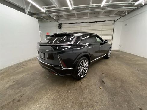 Certified 2024 Cadillac Lyriq Luxury w/ Nappa Leather Package image 6