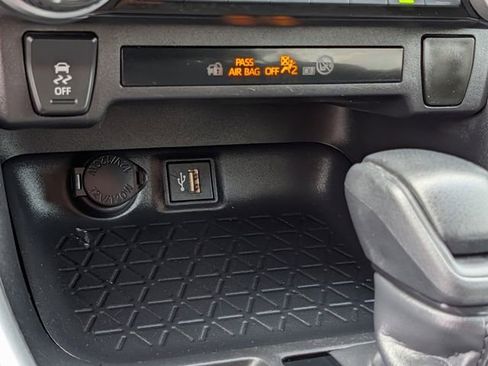 Used 2025 Toyota RAV4 XLE AWD/4WD image 16