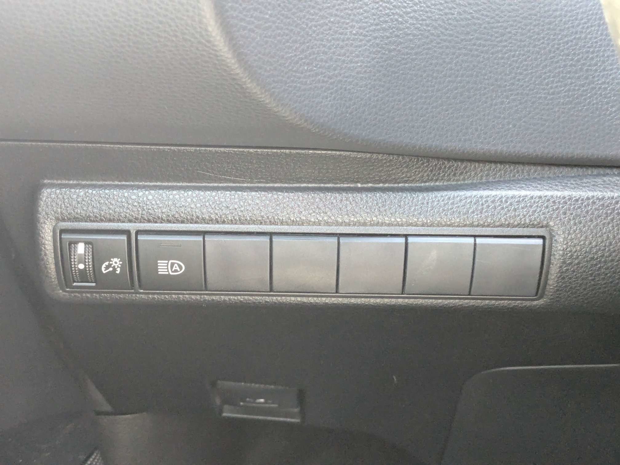 Used 2020 Toyota Corolla SE w/ SE Preferred Package FWD image 22