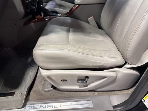 Used 2008 GMC Envoy Denali w/ Sun And 6-Disc Cd Package RWD image 22