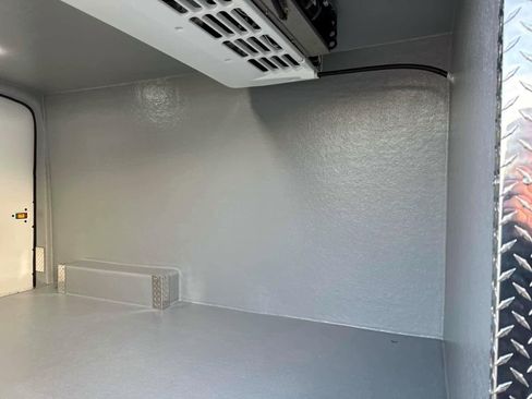 New 2025 Ford Transit 250 148 Medium Roof RWD image 7
