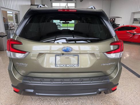 Used 2022 Subaru Forester Premium AWD/4WD image 4