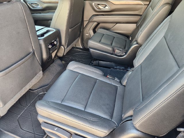 Used 2022 Chevrolet Suburban Z71 w/ Luxury Package AWD/4WD image 32