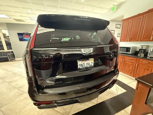 Used 2024 Cadillac Escalade ESV Sport Platinum w/ LPO, ONYX Package image 6