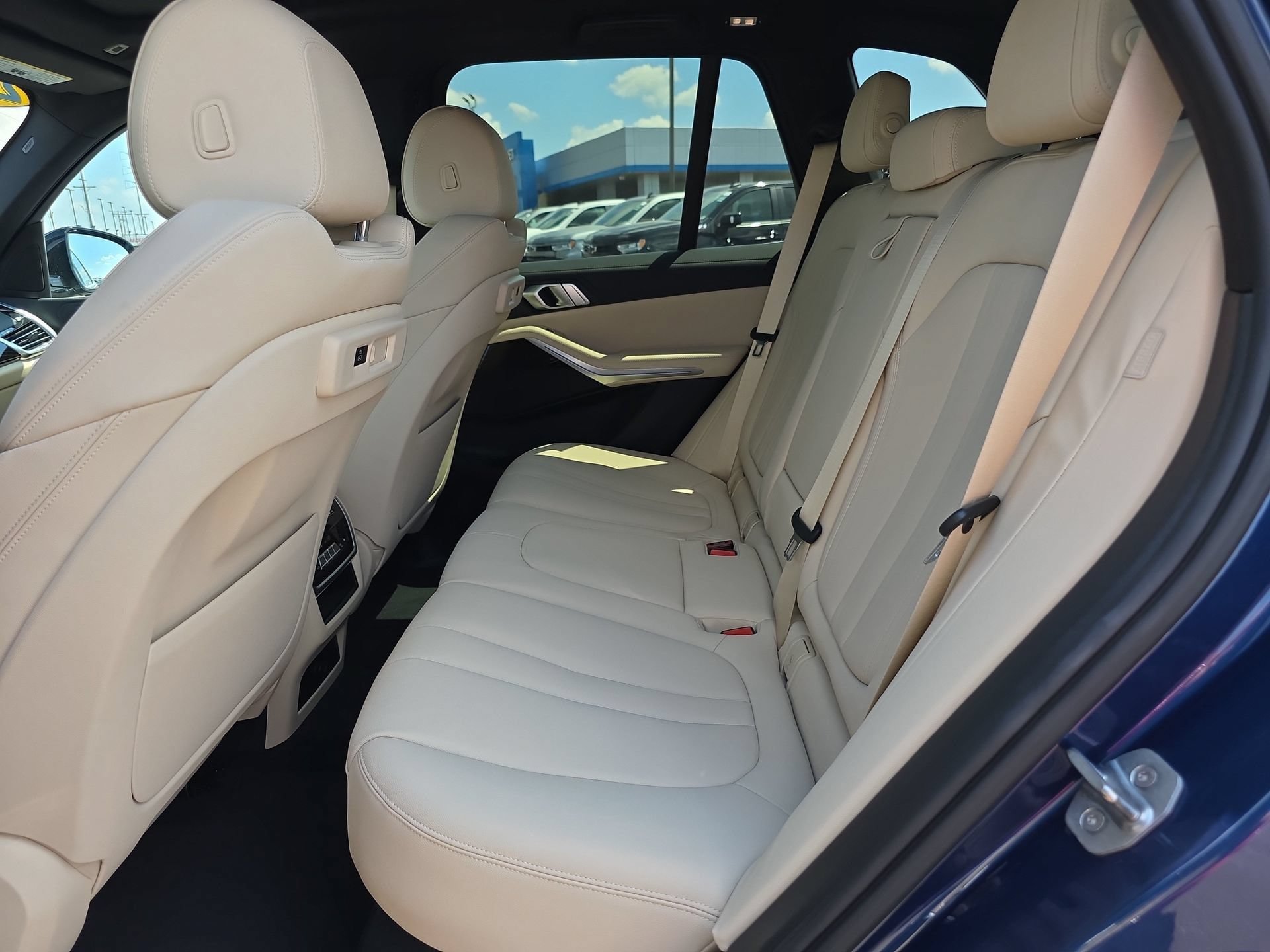 Used 2020 BMW X5 xDrive40i w/ Convenience Package AWD/4WD image 11