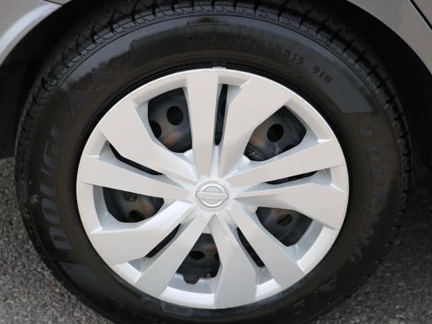 Used 2020 Nissan Versa S FWD image 11