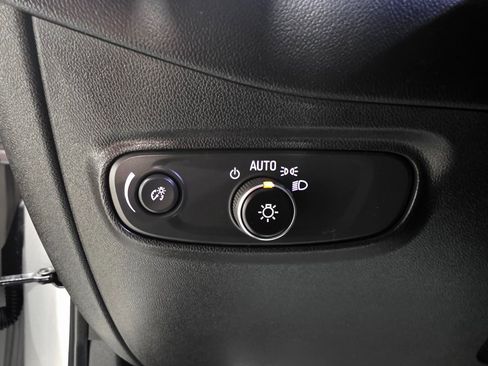 Used 2020 Chevrolet Equinox LT image 36