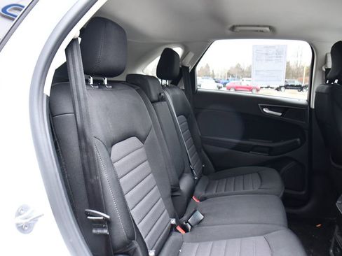 Used 2016 Ford Edge SE image 17