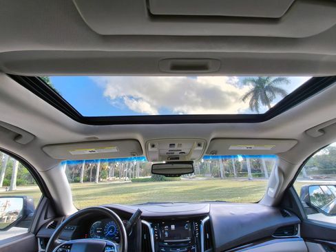 Used 2016 Cadillac Escalade Luxury AWD/4WD image 11