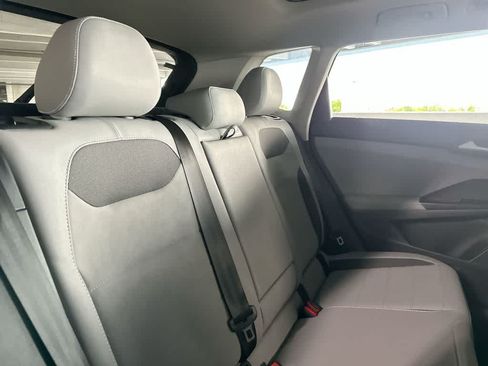Certified 2024 Volkswagen Taos SE FWD image 26