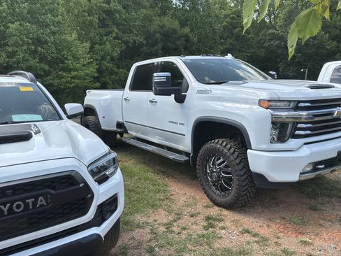 Used 2020 Chevrolet Silverado 3500 High Country w/ LPO, Hitch Package AWD/4WD image 5