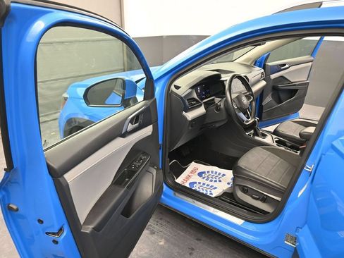 Used 2023 Volkswagen Taos SE FWD image 40