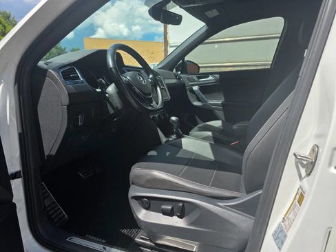 Used 2021 Volkswagen Tiguan SE R-Line image 11