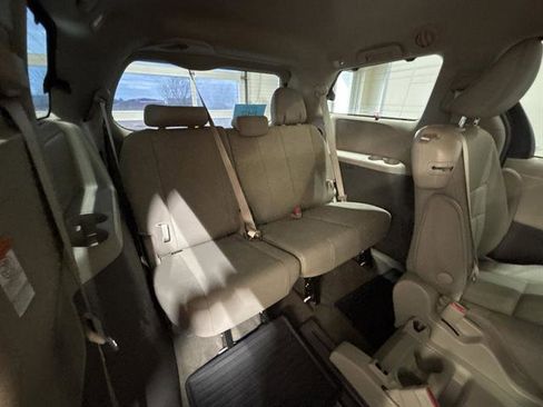 Used 2019 Toyota Sienna XLE image 21