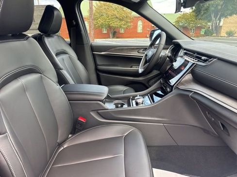 New 2025 Jeep Grand Cherokee Limited w/ Black Appearance Package AWD/4WD image 10