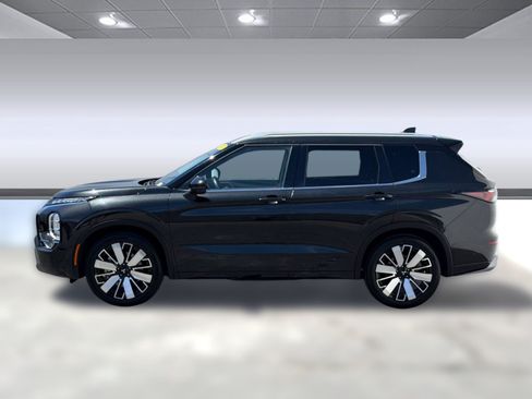 Used 2025 Mitsubishi Outlander SEL FWD image 2
