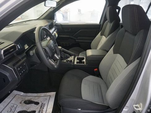 Certified 2025 Toyota 4Runner TRD Off-Road image 18