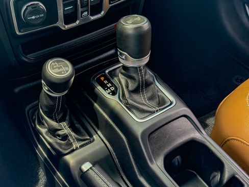 Used 2020 Jeep Wrangler Unlimited Sahara AWD/4WD image 29