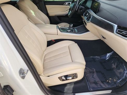 Used 2022 BMW X5 xDrive40i w/ Climate Comfort Package image 13