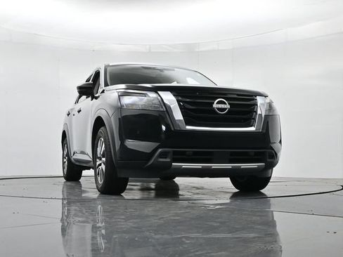 Used 2025 Nissan Pathfinder SL FWD image 37