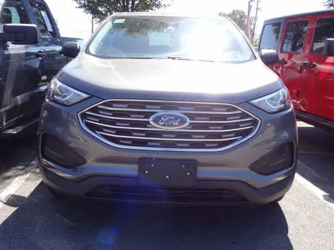 Used 2021 Ford Edge SE FWD image 2