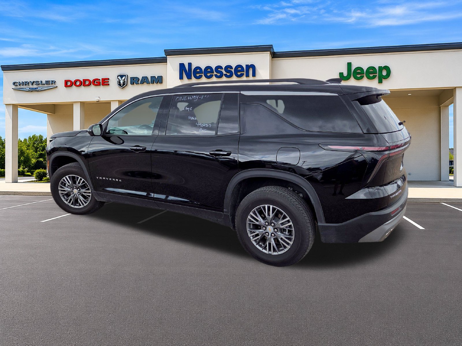 Used 2026 Chevrolet Traverse LT w/ Driver Confidence Package FWD image 5