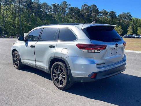 Used 2019 Toyota Highlander SE image 5
