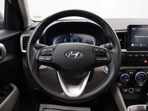 Used 2025 Hyundai Venue SEL FWD image 21